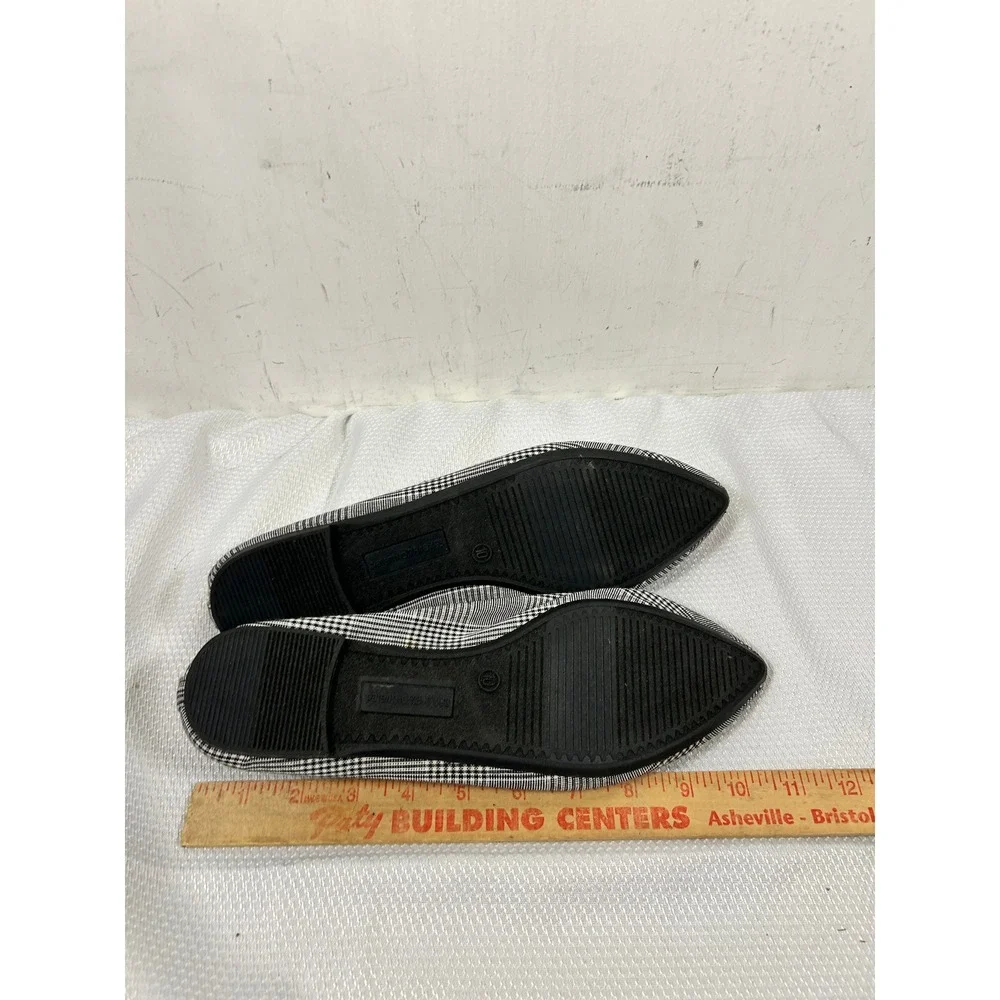 SO Glen Plaid Ballet Flats Size 10 Black White Pointed Toe Memory Foam Womens